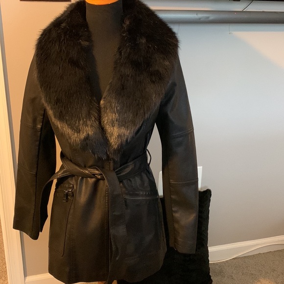 Black Leather Coat w/Removal Faux Fur Collar NEW - Picture 2 of 13